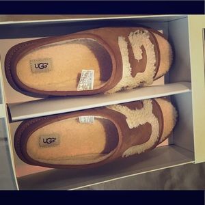 Chestnut ugg open toe slippers